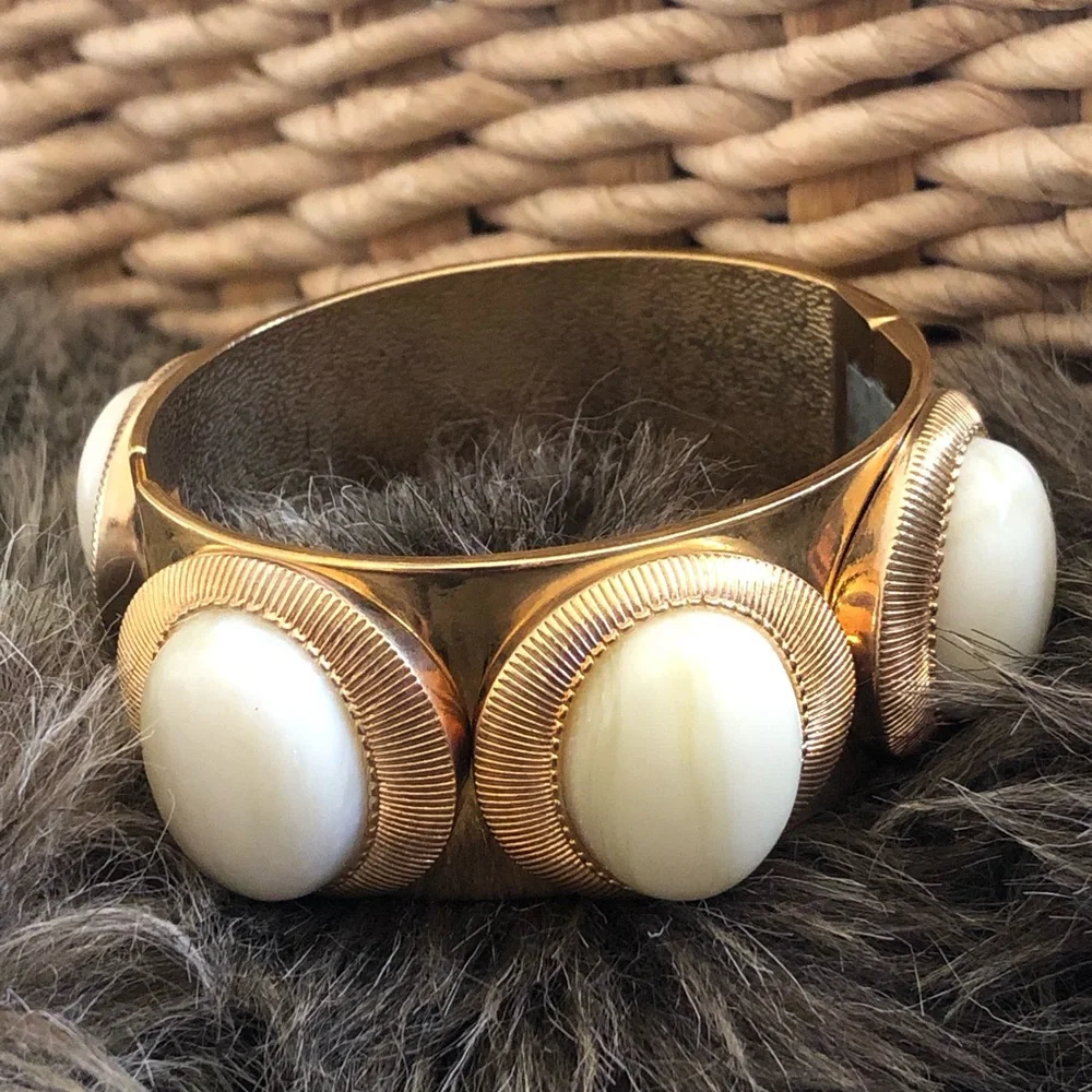 Vintage Two Sisters cream quartz stone bracelet
